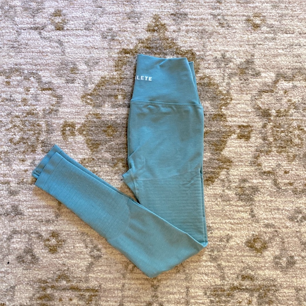 Alphalete Revivial Leggings Capri Sun